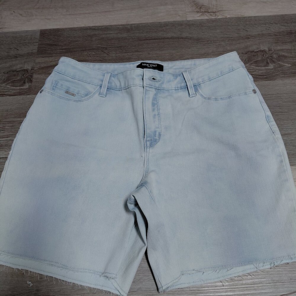 Women's Nine West Slimming Pocket Shorts - Light Wash Blue